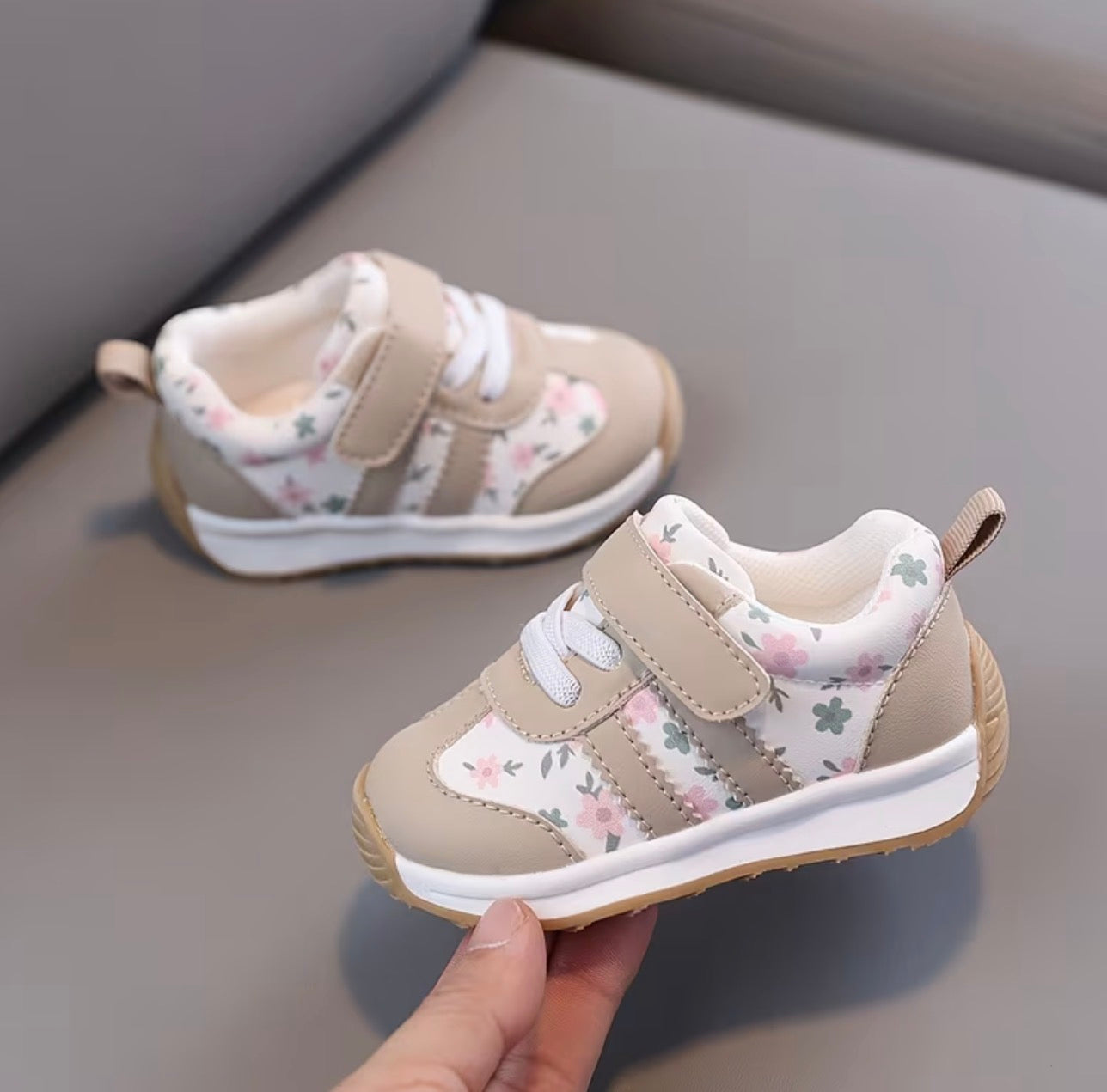 Tan/Floral Sneaker