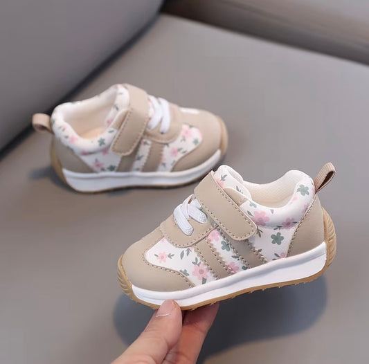 Tan/Floral Sneaker